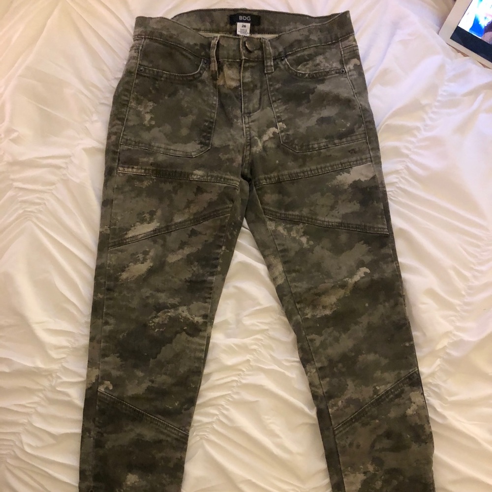 BDG super cute camo pants